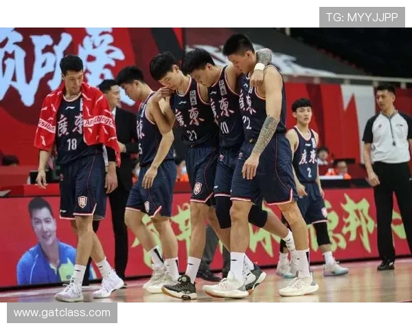 南京篮球队与上海篮球队赛后战术分析与总结探讨