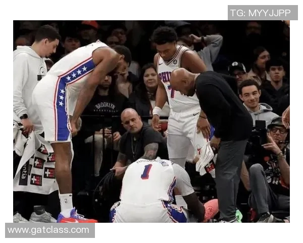 布鲁克林篮网与费城对决展现激烈竞争与精彩瞬间