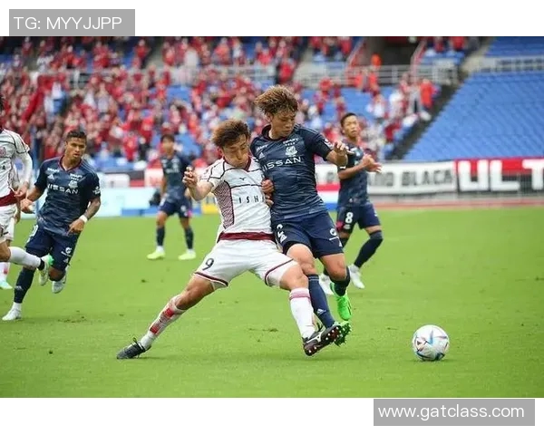 广岛三箭与墨尔本胜利的激烈对决展现足球魅力与团队精神的巅峰对抗